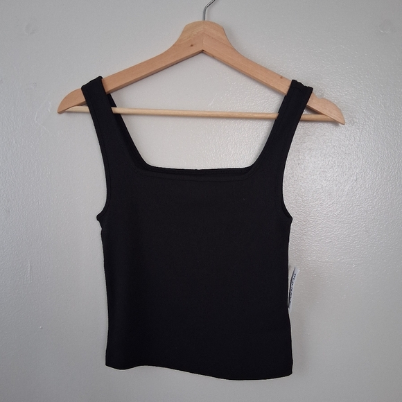 Old Navy Set Of 4 Tops - Picture 4 of 5